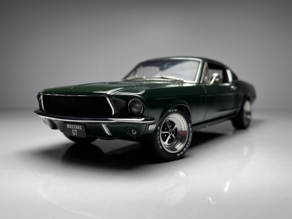 1968 Ford Mustang Fastback Bullit Verde - AutoArt (Cust