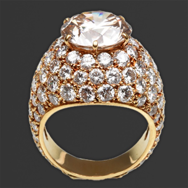 Boucheron - Extraordinário anel em ouro amarelo 18 k, contendo 111 (cento e onze) diamantes de lapid