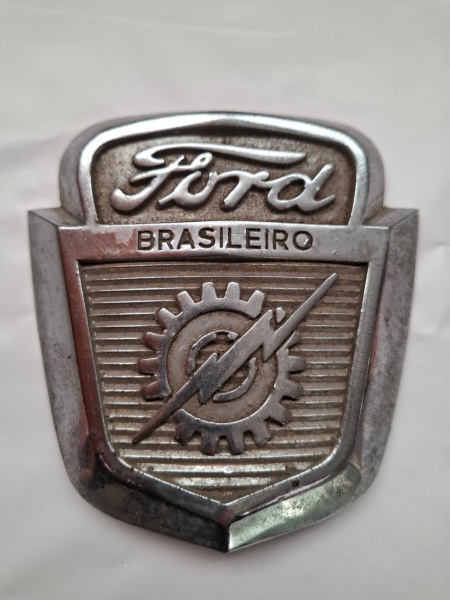 Emblema de capo da pick-up Ford (com os pinos quebrados)