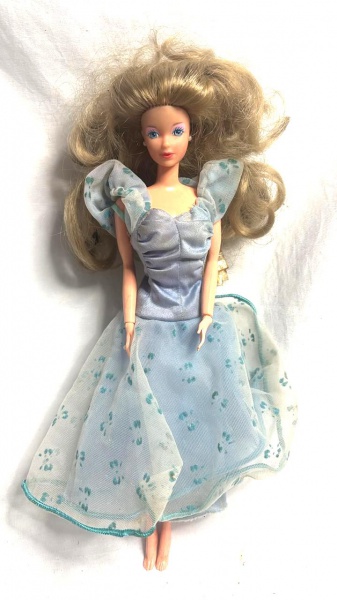 Linda boneca Barbie da marca Estrela, maior comprimento 30 cm, década de 80/90.