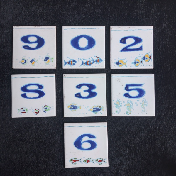 LOTE COM 7 AZULEJOS COM NUMEROS - 0 - 2 - 3 - 5 - 6 - 8 - 9 - MEDINDO 10 X 10 CM CADA
