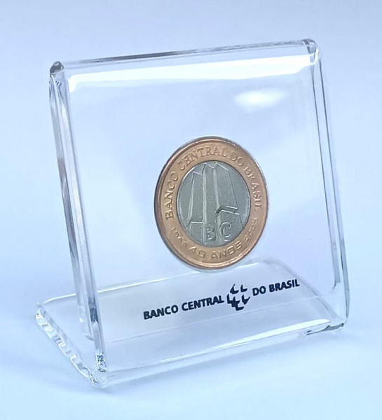 BRASIL 2005. 1 REAL. COMEMORATIVA - 40 ANOS DO BANCO CENTRAL. NO ACRÍLICO OFICIAL.