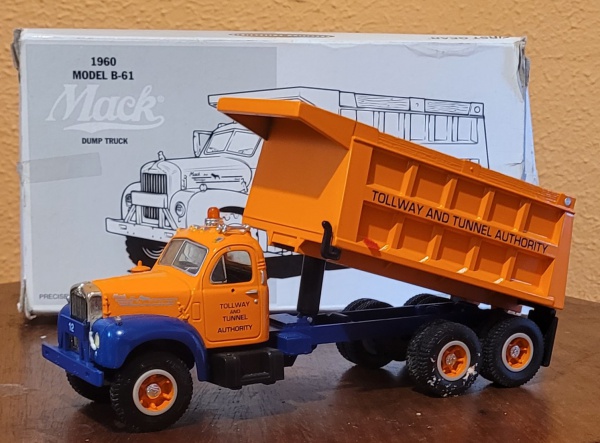 ファーストギア　1960 B-61 Mack トラクター　1/34 First Gear Mack B-61 1960 Dump Truck 