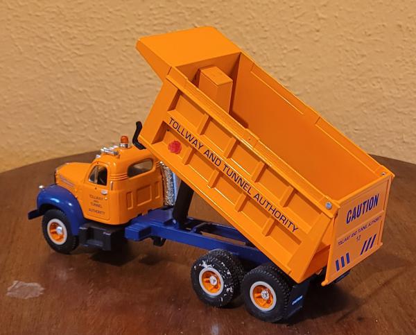 First Gear Mack B-61 1960 Dump Truck 