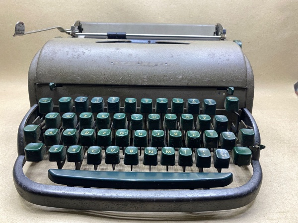 ANTIGA MAQUINA DE ESCREVER, REMINGTON RAND, FERRO, CONSERVADA,