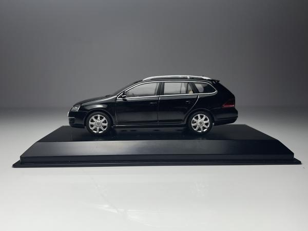 Golf Variant Preto - Autoart Escala 1/43 miniatura em M