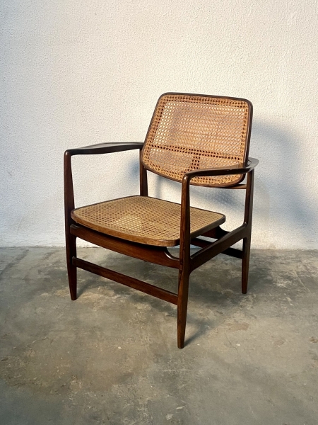 Sergio Rodrigues (1927/ 2014). Poltrona Oscar, um dos maiores clássicos do design moderno brasileiro