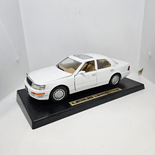 Miniatura Road Legends modelo 1:18 Lexus LS400 1989 cor