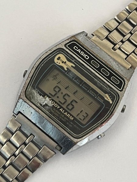 RELOGIO CASIO MELODY ALARM, FUNCIONA, CRYSTAL COM DEFEITO.