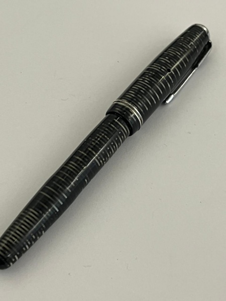 CANETA TINTEIRO PARKER VACUMATIC RAJADA CINZA, PENA DE OURO ORIGINAL, FUNCIONANDO