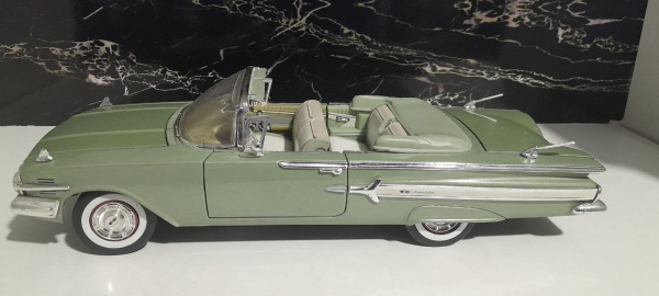 Miniatura  Chevrolet Impala 1960 Escala 1.18 Sun Star