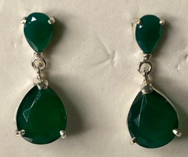 BRINCOS PAR EM PRATA COM CRIZOPRAZIO VERDE ESMERALDA  EM LAPIDAÇÃO GOTA   MULTIFACETADOS -LAPIDAÇÃO