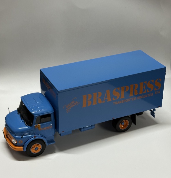 Miniatura Caminhão Mercedes-Benz L-1113 Braspress, escala 1:43. Item no estado conforme fotos. Carrinho de Coleção.