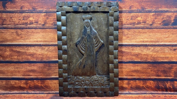 Quadro esculpido em madeira, Iemanjá, assinado pelo artista, Ceará, de dezembro de 1984. 25,5 x 40