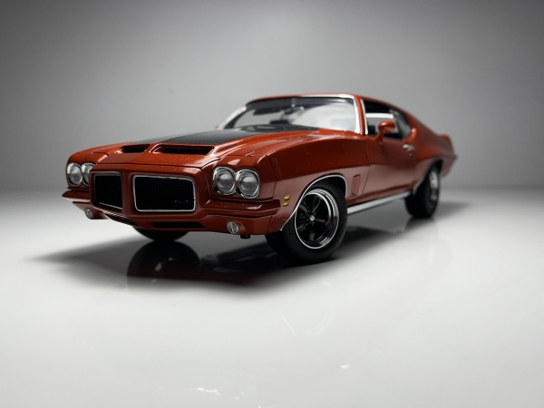 1967 Ford Mustang GT Dourado - Autoart Escala 1/18 mini