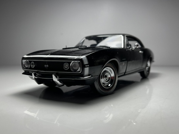 1967 Ford Mustang GT Dourado - Autoart Escala 1/18 mini