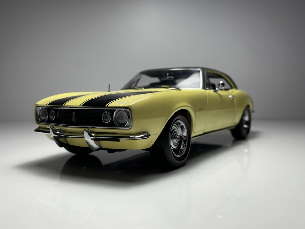 1967 Ford Mustang GT Dourado - Autoart Escala 1/18 mini