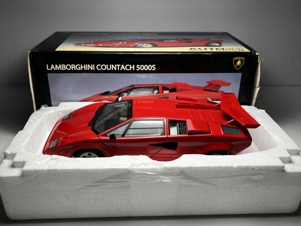 Lamborghini Countach 5000S Vermelho - Autoart Escala 1/