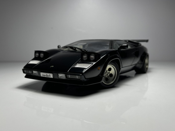Lamborghini Countach 5000S Vermelho - Autoart Escala 1/