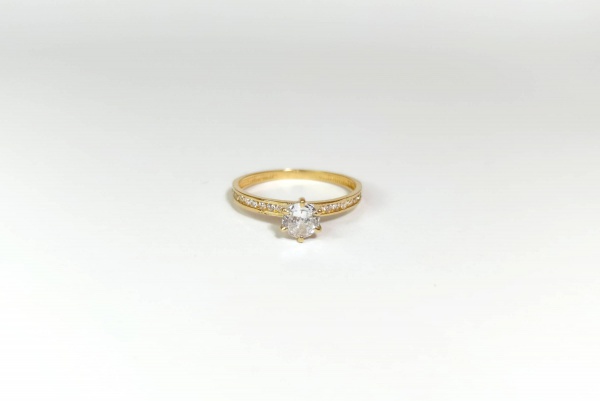 ANEL  OURO AMARELO 18K, TAMANHO DO ARO: 16 - 5.6 cm, PESO: 1,82g, POSSUI PEDRA ZIRCONIA, SUGESTAO DE