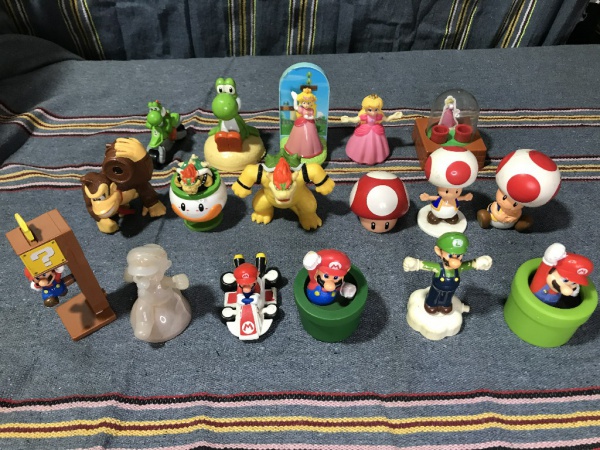 Lote de promocionais da franquia Super Mario Bros.