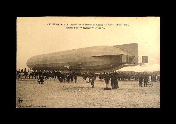 Cartão Postal Zeppelin Nº 16 no Campo de Marte, Lunéville, após um pouso em 3 de abril de 1913, desc