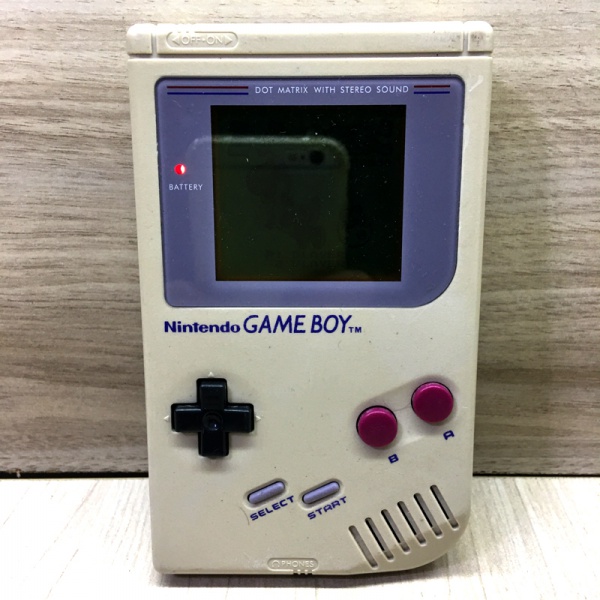 Console Nintendo Game Boy, funcionando em testes iniciais, no estado, podendo conter avarias devido