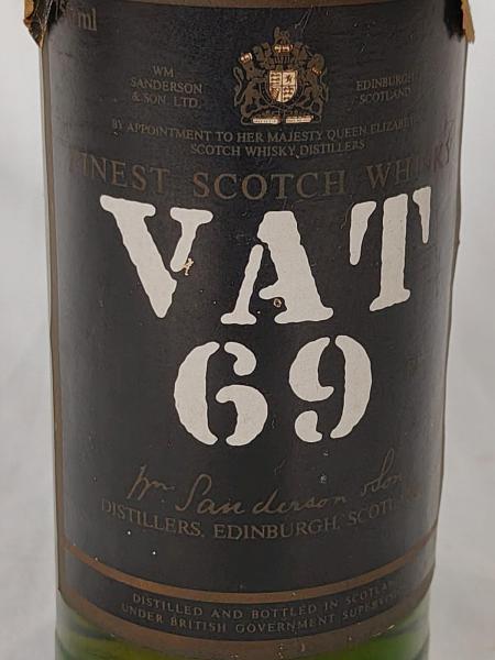 VAT 69. Finest Scotch Whisky. Garrafa lacrada de 750 ml