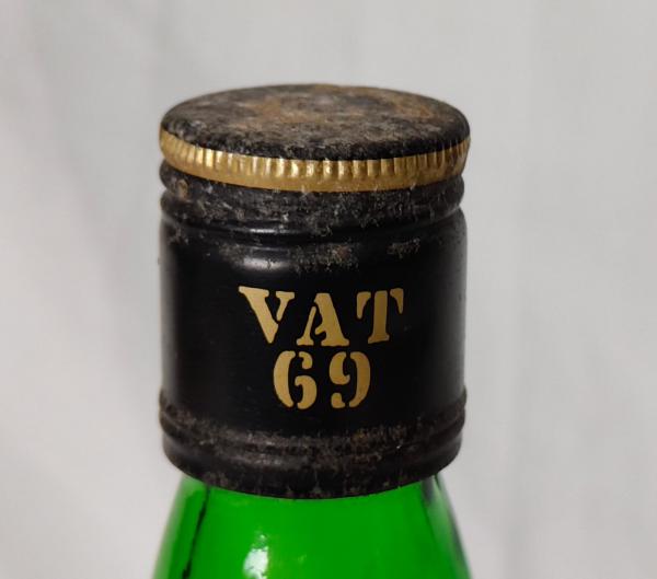 VAT 69. Finest Scotch Whisky. Garrafa lacrada de 750 ml
