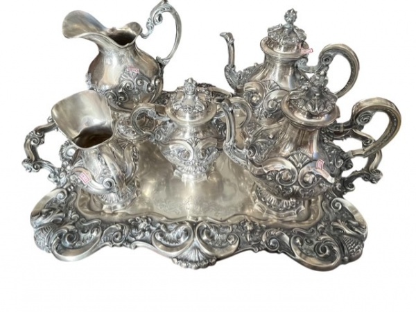 Suntuoso serviço de chá e café em prata de lei portuguesa, contraste águia, teor 833 mil, com seis p