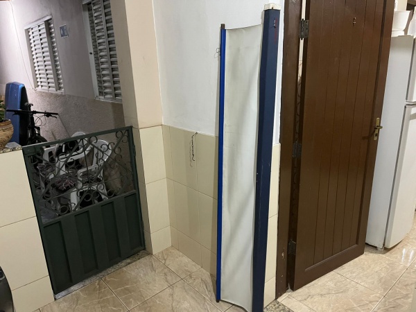 Joias . TELÃO DE PROJEÇÃO MEDIDAS: 87CM DE LARGURA POR 1,70M DE ALTURA MARCA: PLASTILUX