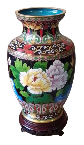Antigo e raro vaso em Cloisonné, todo em bronze, pintado a mão com cenas orientais e filetes de ouro
