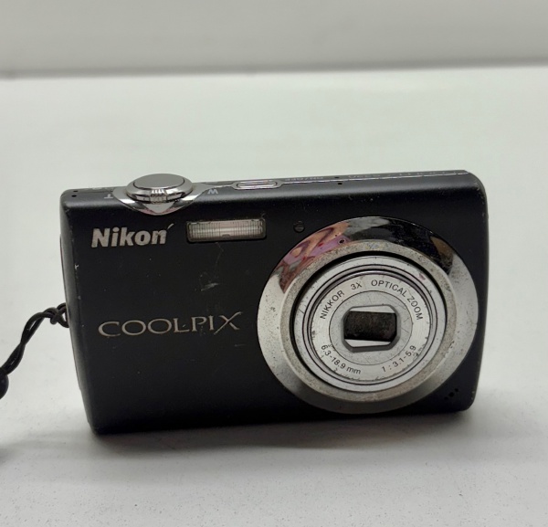 Nikon Coolpix S220 - Antiga câmera fotográfica digital compacta