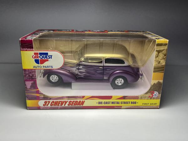 1937 Chevy Sedan Roxo / Prata - Car Quest Escala 1/24,