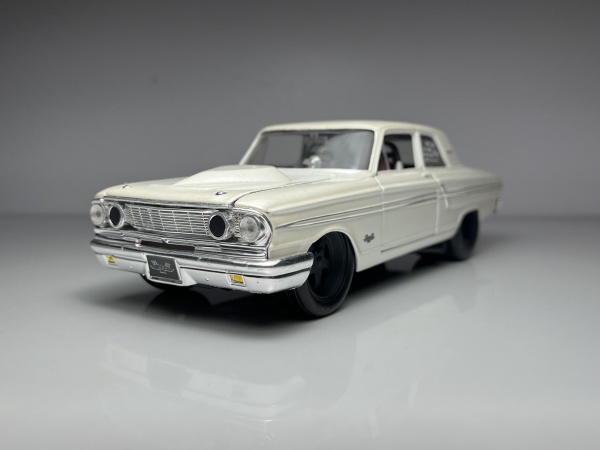 1964 Ford Fairlane Thunderbolt Branco - Maisto Escala 1