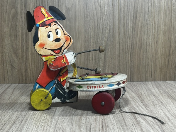 Frisbee verde promocional da Kelloggs Sucrilhos e o personagem