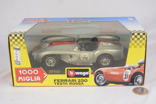 Miniatura em escala 1:24 da Ferrari 250 Testa Rossa de 1957
