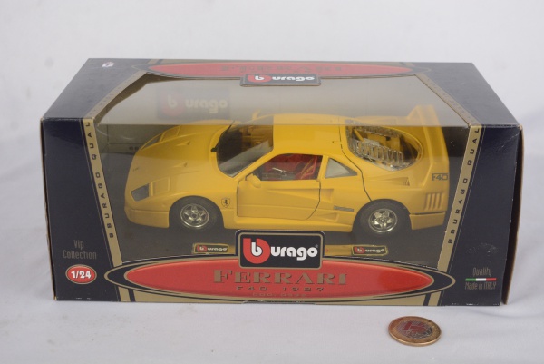 Miniatura em escala 1:24 da Ferrari F40 de 1987, Bburago Vip