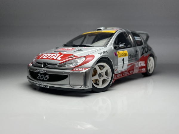 Peugeot 206 WRC Prata e Vermelho #1 M. Gronholm e T.Rau