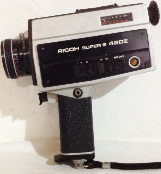 Antiga filmadora da marca RICOH Super 8 420Z- JAPAN ano