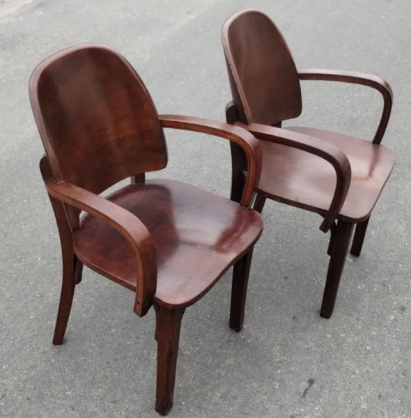 Móveis CIMO, par de cadeiras de braço fabricado na decada 50 por móveis cimo, em multilaminado curvado a vapor medindo 88x53 x60cm, peça em ótimo estado.