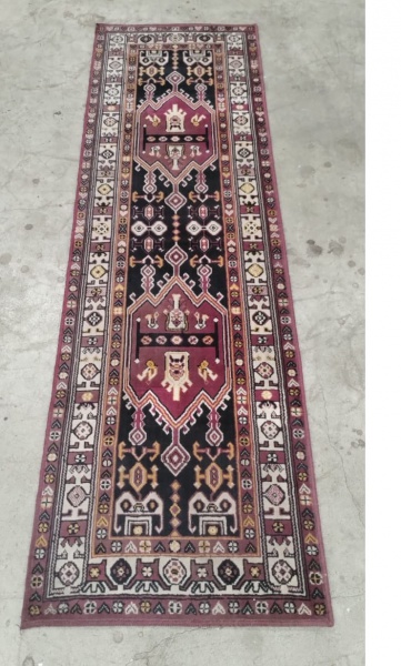 Linda passadeira persa heriz karajeh, peça em ótimo estado medindo 210cm x 60cm largura.