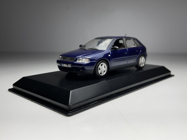 Audi A3 Azul Escuro - Minichamps Escala 1/43 miniatura