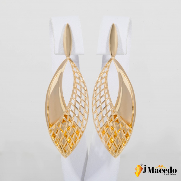 Brinco Ouro Amarelo 18k. Tamanho: 5,0cm. Peso: 10,0 gramas. Acompanha o certificado JMACEDO LEILÕES