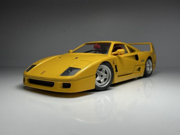 1997 Ferrari F40 Amarelo - Burago Escala 1/18 miniatura