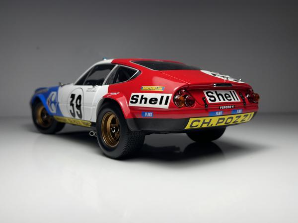 Ferrari 365 GTB4 Competizione Daytona Branco, Azul e Ve