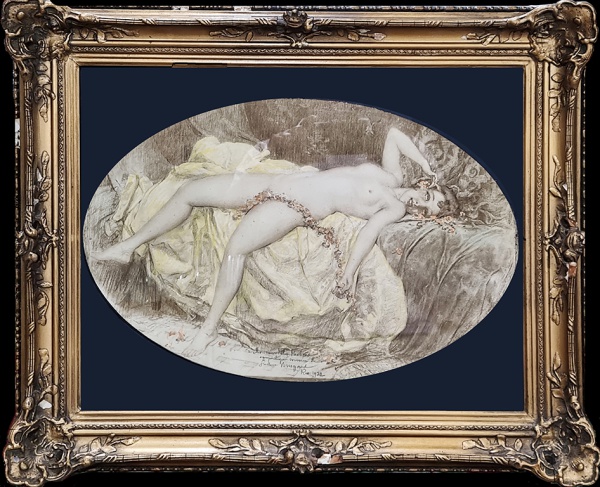 Gustave Brisgand (França, 1867-1944). NU FEMININO. Rio de Janeiro, 1922. Pastel oleoso sobre cartão. 32 x 48 cm (mi); 53 x 63 cm (me). Assinado, datado e localizado. Ricamente emoldurado (moldura com algumas perdas). Montagem moderna, de fácil acesso à obra. Dedicatória para Felix Pacheco, então Ministro das Relações Exteriores do Brasil. O artista expôs no Palace Hotel, do Rio de Janeiro, em setembro de 1922, evento do qual muito possivelmente participou a presente obra. Leia mais: nascido em Paris em 29 de novembro de 1867 e falecido em 4 de julho de 1944 em Saint-Mandé, Gustave Joseph Marie Brisgand foi um pintor francês especializado em retratos de celebridades, mulheres e nus femininos. Estudou com Auguste Allongé, depois com Tony Robert-Fleury e Jules Joseph Lefebvre. Expôs no Salon des Artistes Français de 1893 a 1936. Retratou incontáveis personalidades da época, entre as quais a Rainha Maria, rainha consorte da Inglaterra, as atrizes Marlène Dietrich e Jean Harlow e a Condessa de Paris, Isabelle d'Orléans-Bragança. Suas pinturas e ilustrações foram publicadas nas revistas L'Illustration, Le Figaro Artistique, Les Annales Politiques et littéraires, Fantasio e Le Théâtre. Várias exposições individuais foram dedicadas ao seu trabalho: em 1911 na Galeria Arthur Tooth & Sons, em 1918 na Galeria Georges Petit, em 1922 no Rio de Janeiro  de onde teria saído a obra aqui oferecida - em 1924 no Egito, em 1927 na Galeria Gérard Frères e em 1936 na Galeria Raphaël Gérard.