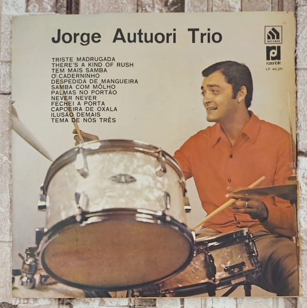 Jorge Autuori Trio- Jorge Autuori Trio - Vol.1; 1967; Rozenblit- LP 40.371; Disco e capa em boas condições (ambos VG+); LP DISCO DE VINIL.