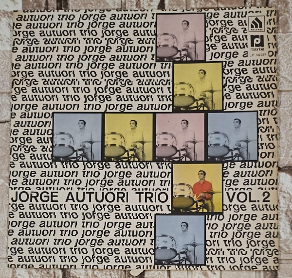 Jorge Autuori Trio- Jorge Autuori Trio - Vol 2; 1968; Rozenblit- 40.387; Disco e capa em boas condições (ambos VG+); LP DISCO DE VINIL.