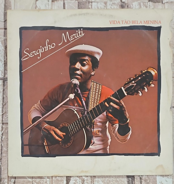 Serginho Meriti- Vida Tão Bela Menina; 1982; Polyfar- 2494 624; Disco e capa em boas condições (ambos VG+), capa com pequena falha na borda de abertura; LP DISCO DE VINIL.